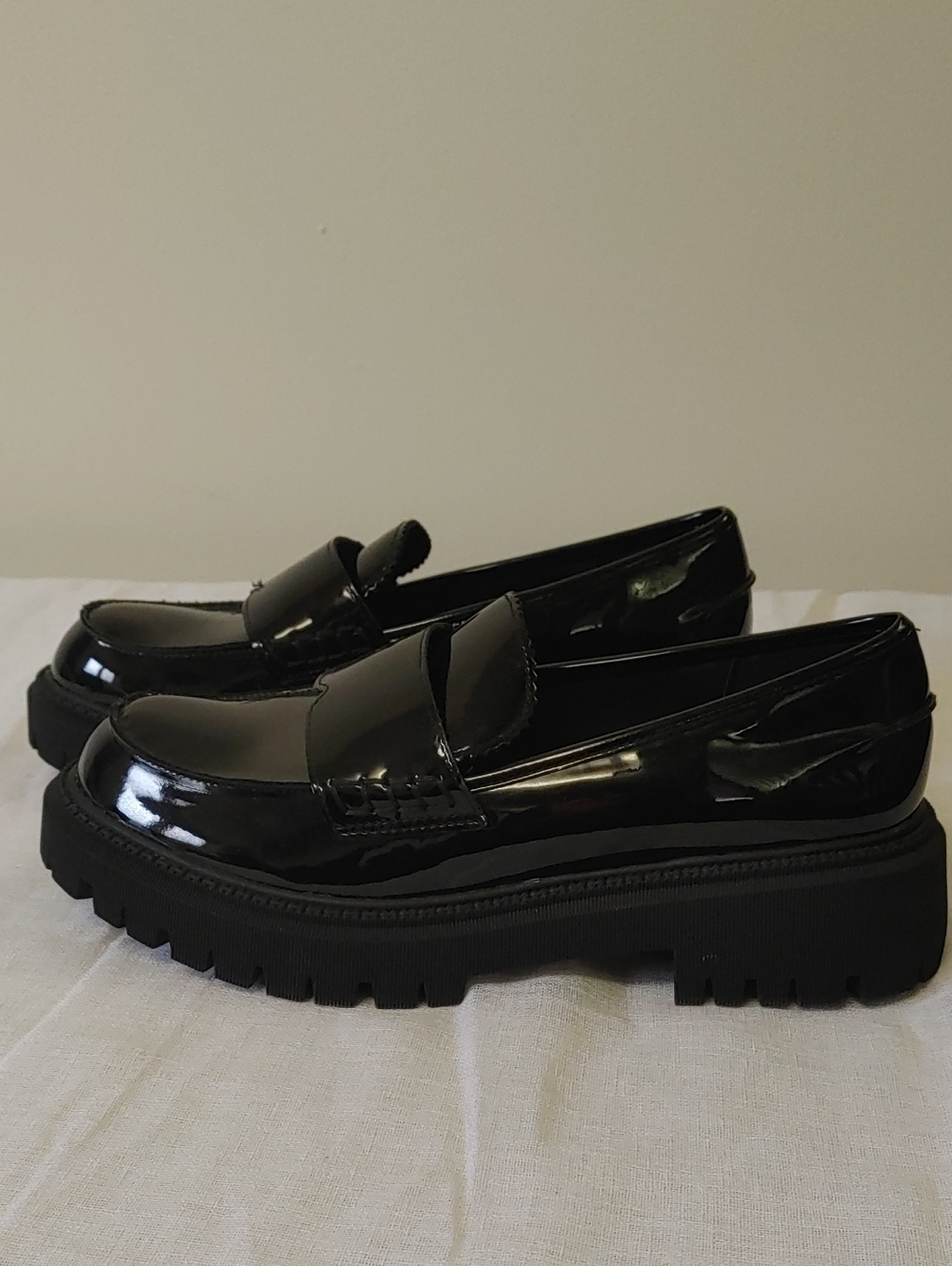 Skechers l Size 8.5 l Black Patent Chuncky Sole Penny Loafers for Women